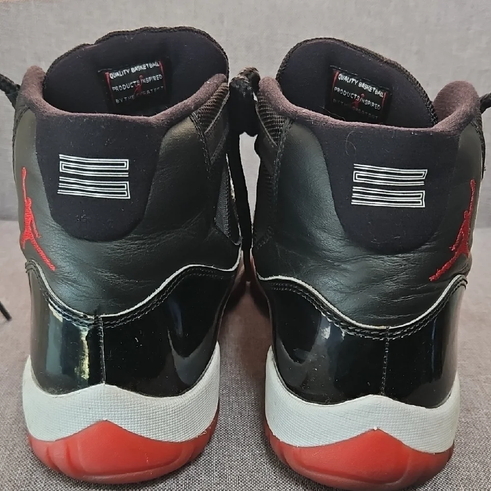 Air Jordan 11 retro Black and Red High-Top Sneakers. Men Size 9.5 - Picture 4 of 17